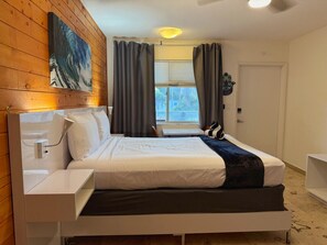 Desk, iron/ironing board, travel cot, WiFi - Modern Cozy Beach Studio #17 (Pompano Beach)