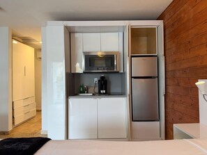 Private kitchen - Bright & Cozy Studio #16 (Pompano Beach)