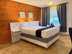 Room - Bright & Cozy Studio #16 (Pompano Beach)