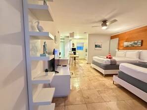 Desk, iron/ironing board, travel cot, WiFi - Sunny Two-Bed Studio. Prime Pompano Location #20 (Pompano Beach)