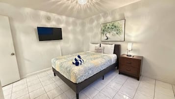 2 habitaciones, tabla de planchar con plancha, cuna de viaje y wifi