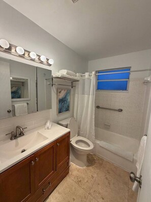 Hair dryer, towels - Comfortable Apartment 2BR #1 (Pompano Beach)