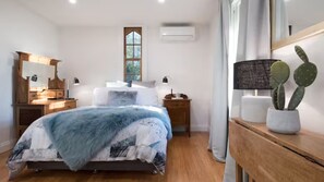 Unclassified image, 2 of 19, button - Rosey Knoll Cottage ~ Cottage with delights of modern life (Daylesford)