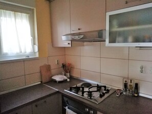 Fridge, oven, dishwasher, cookware/dishes/utensils - Zentrale Ferienwohnung mit überdachtem Balkon by Interhome (Crno)