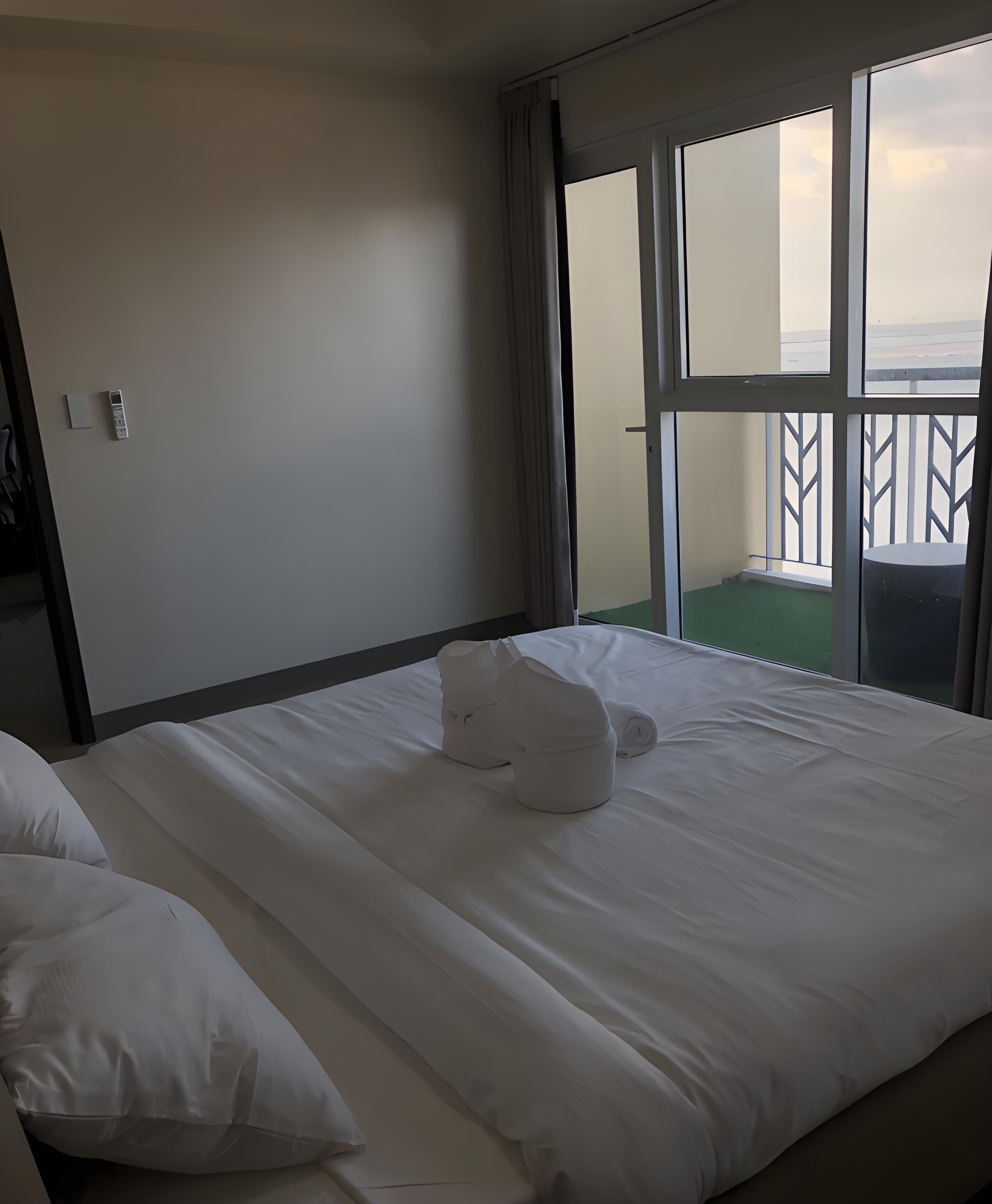 Luxury Apartment, Non Smoking, Bay View | Desk, iron/ironing board, WiFi (free), individually furnished