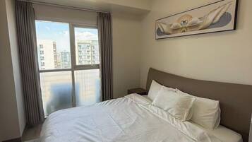 Luxury Apartment, Non Smoking, Bay View | Desk, iron/ironing board, WiFi (free), individually furnished