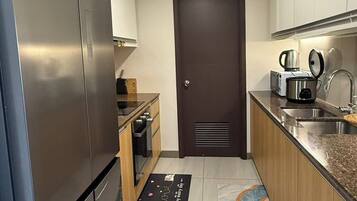Luxury Apartment, Non Smoking, Bay View | Private kitchen