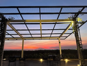 Outdoor dining - Bayshore Residential Resort 2 Phase 1 (Parañaque)