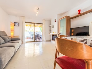 TV - Vacation home Xipres by Interhome (Torredembarra)
