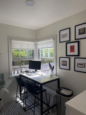 Interior - Cozy 1-bedroom in quiet neighborhood of Venice Beach (Los Angeles)