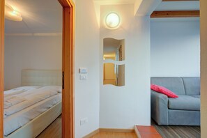 1 bedroom, free WiFi, bed sheets - Torbole Lake Front, Torbole - Arco, Italy (Torbole - Arco)