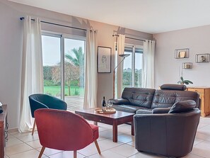 TV - Vacation home Le Duc by Interhome (Plouider)