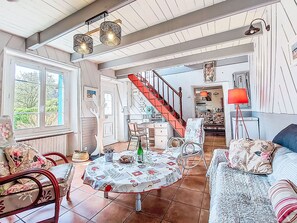 TV, fireplace - La Chapelle by Interhome (Tréguier)
