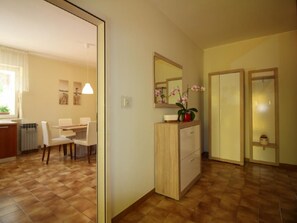 Dining - Tino mit Garten in Strandnähe by Interhome (Poreč/Funtana)