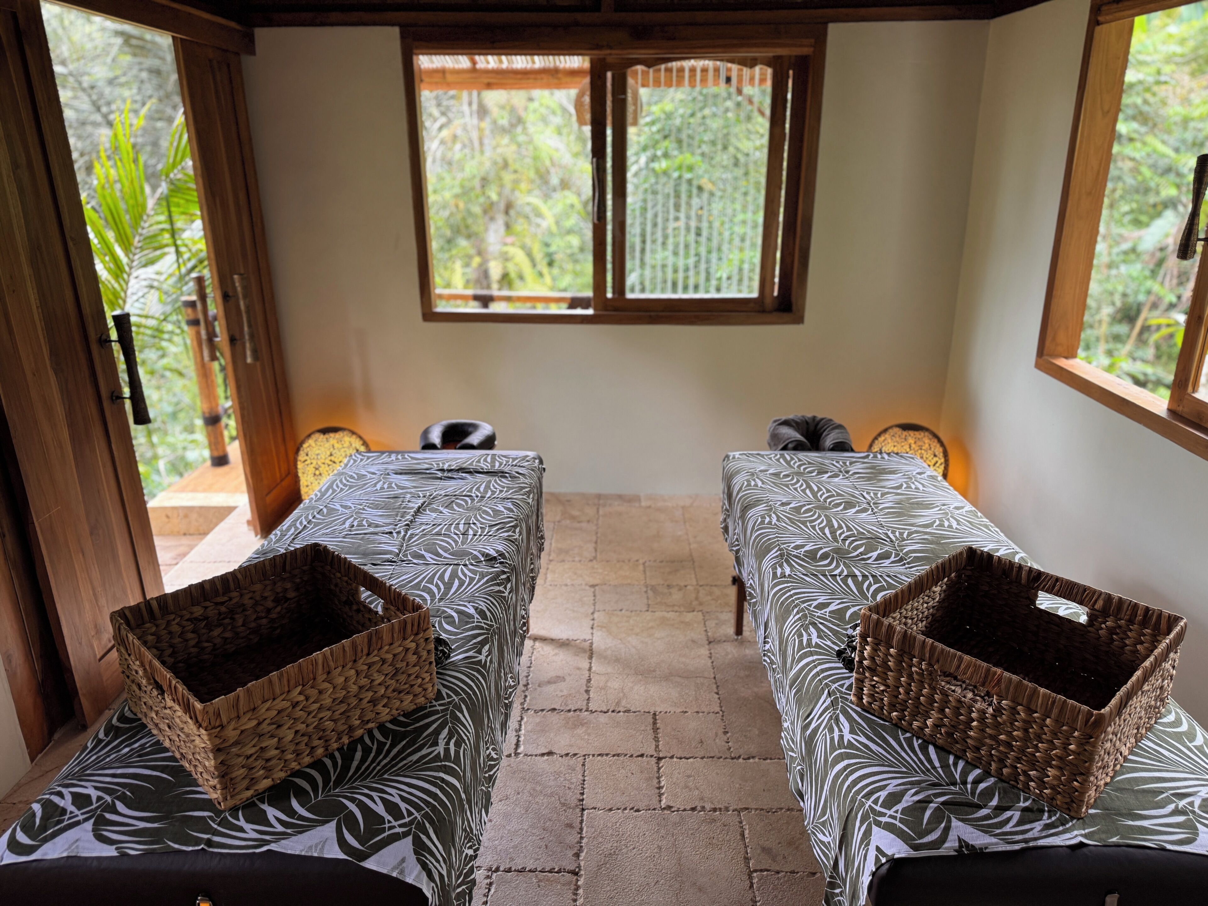 Couples treatment rooms, deep-tissue massages, massages