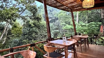 Breakfast, lunch, dinner served; garden views