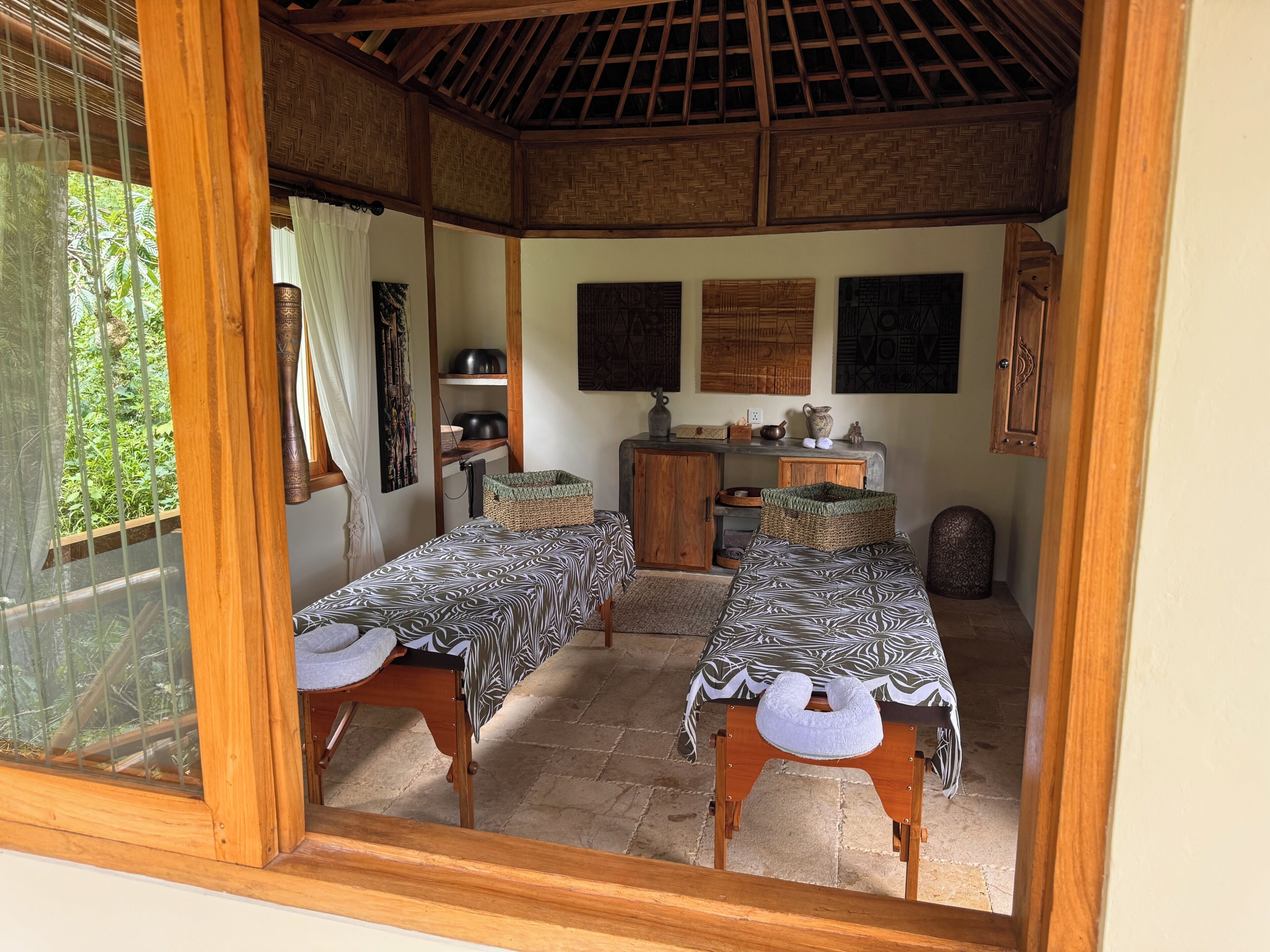 Couples treatment room(s), deep-tissue massages, massages