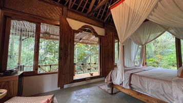 Premium bedding, minibar, free WiFi, bed sheets