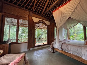 Premium bedding, minibar, free WiFi, bed sheets - Jiwa Eco Escape (Selemadeg)