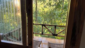 Kamar Double Comfort, balkon, pemandangan kebun | Interior