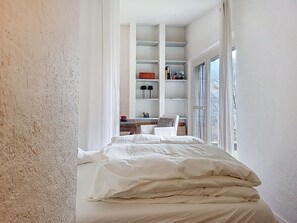 Room - Uggine 66 by Interhome (Breggia)