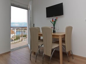 Dining - Apartments Ivo by Interhome (Polje)