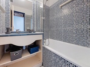 Bathroom - Le Saint Hilaire by Interhome (Talmont Saint Hilaire)