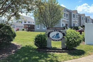 Exterior - Charming 2 story - waterfront retreat, w/private deck, boat slip & canal views (Ocean City)