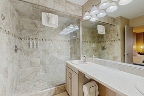 Hair dryer, towels - Oceanfront condo with private balcony, indoor pool & direct beach access (North Myrtle Beach)