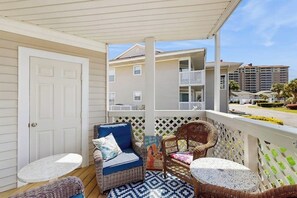 Property grounds - Pool view condo with balcony, pool, hot tub & steps to beach (North Myrtle Beach)