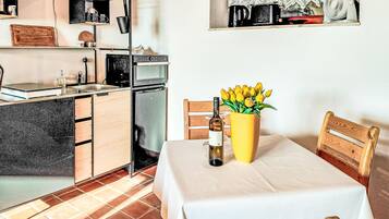 Fridge, microwave, cookware/dishes/utensils
