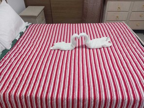 3 bedrooms, free WiFi, bed sheets