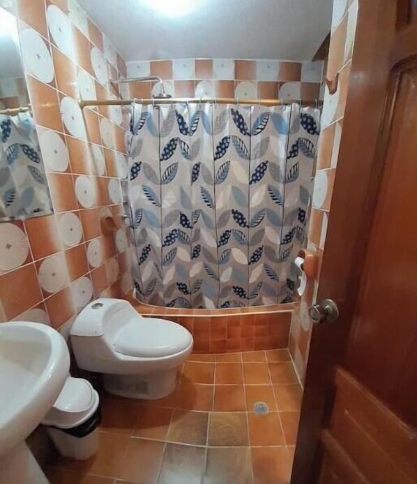 Handtücher, Seife, Toilettenpapier