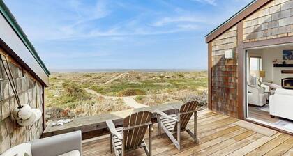 Beachfront condo with private patio, beach access, shared pool & hot tub.