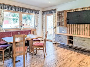 Dining - Josephine by Interhome (Auffach)