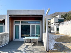 Suite, uitzicht op bergen | Buiten dineren