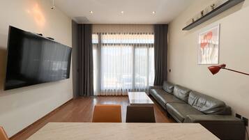 Forest Family Two Room | Interior