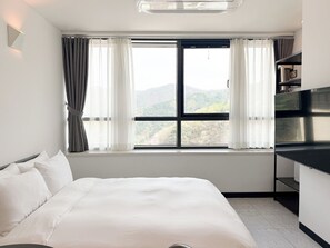 Hotel Studio Double - OVER THE MOUNTAIN (Gapyeong)