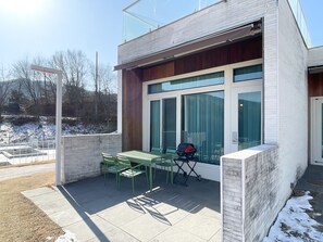 Outdoor dining - OVER THE MOUNTAIN (Gapyeong)