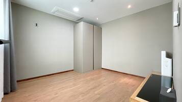 Phòng 4, ban công, quang cảnh núi | Nội thất