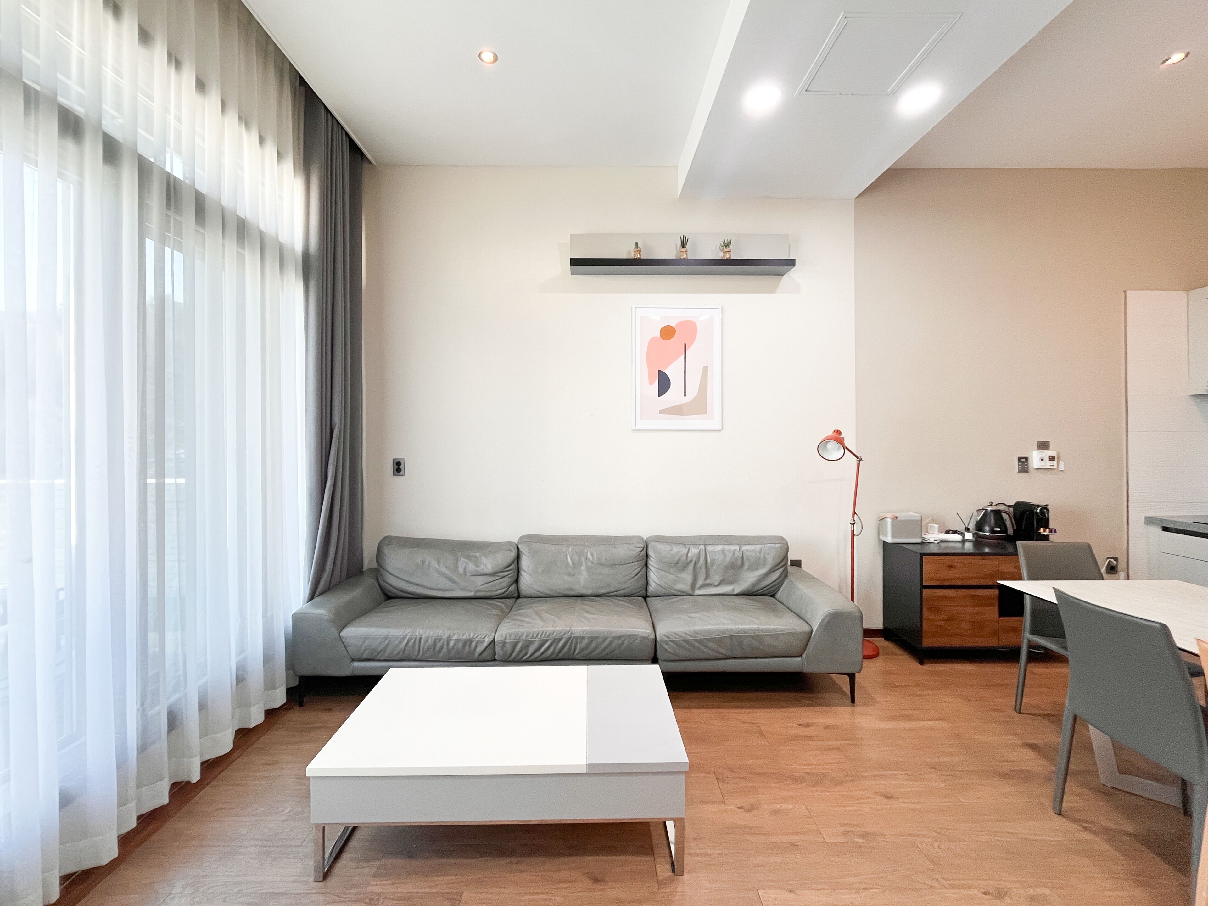 Pet Family Two Room | Living area