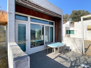 Forest Premier Suite A | Outdoor dining - OVER THE MOUNTAIN (Gapyeong)