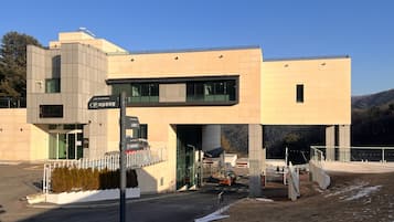 Forest Premier Suite B | Exterior