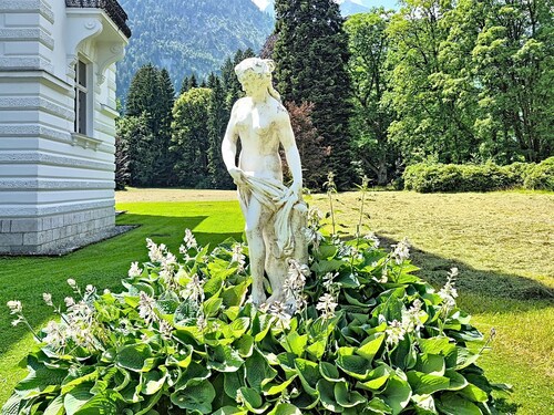 im Schlosspark mit Hallenbad by Interhome