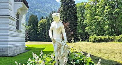im Schlosspark mit Hallenbad by Interhome