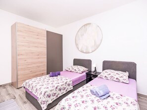 4 bedrooms, Internet - Vacation home Lino by Interhome (Dugopolje)