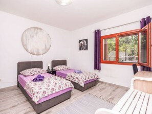 4 bedrooms, Internet - Vacation home Lino by Interhome (Dugopolje)