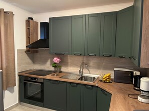 Refrigerador, microondas, horno y lavavajillas 