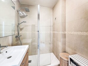 Bathroom - Les Trois Iles by Interhome (Quiberon)