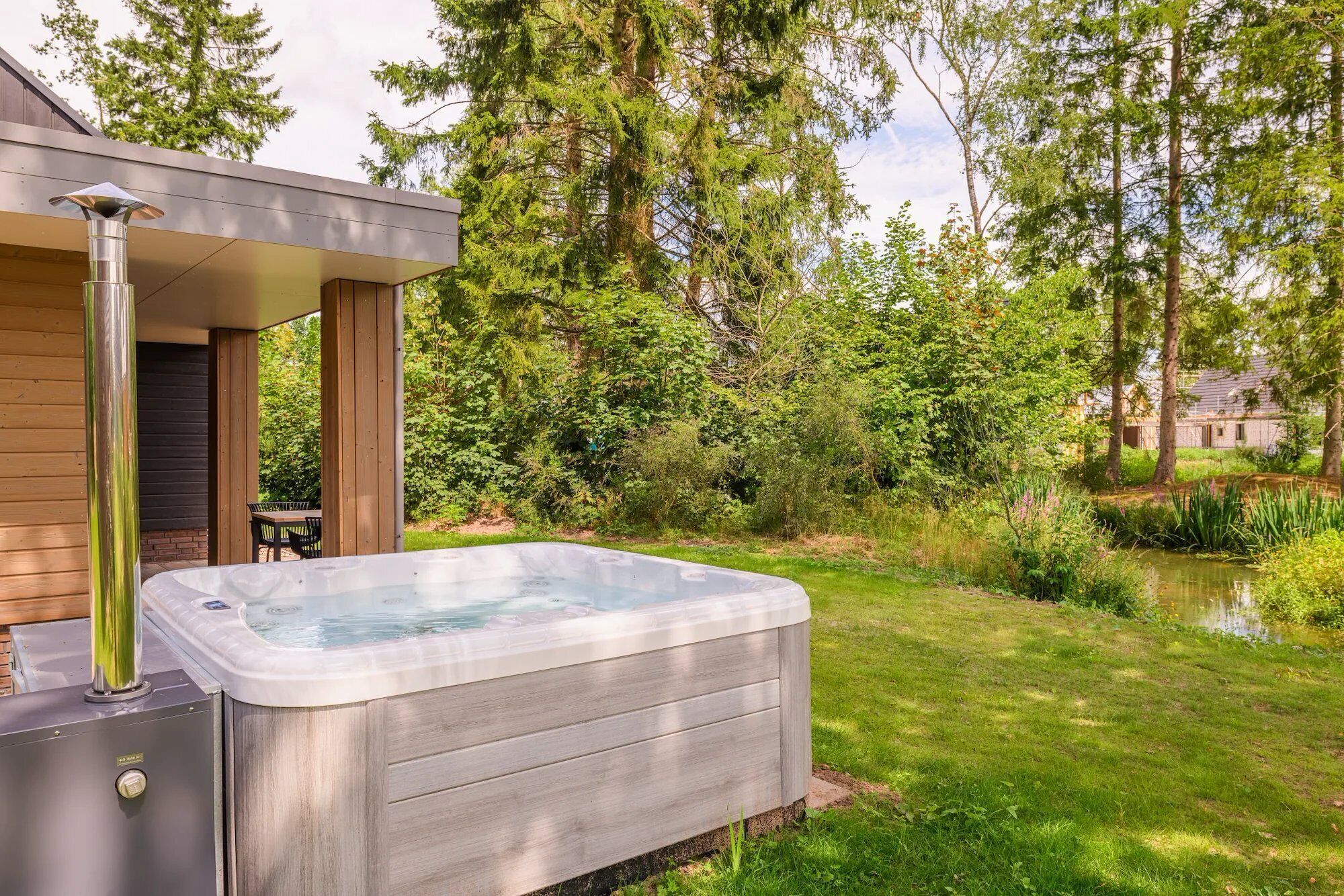 Outdoor spa tub